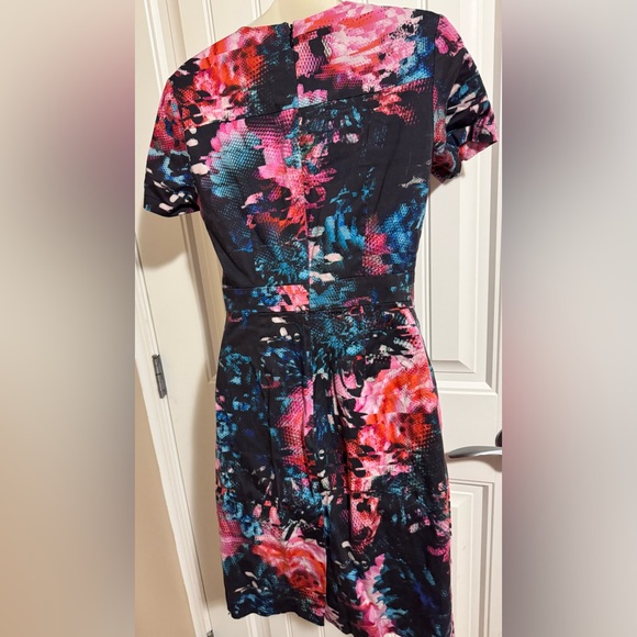 French Connection "Lolo" Stretch
Sheath Dress size 6 - Picture 2 of 4